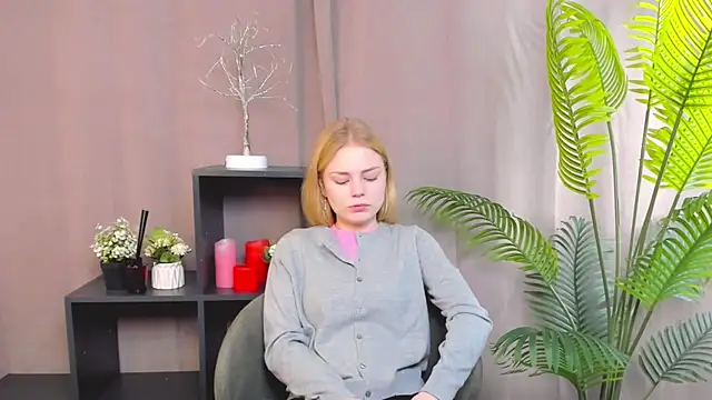 LavonaMadlem online show from April 30, 12:21 pm
