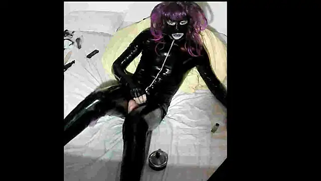 Snapshot of crazytranny chatting on October 31, 6:34 pm crazytranny online show from October 31, 6:34 pm