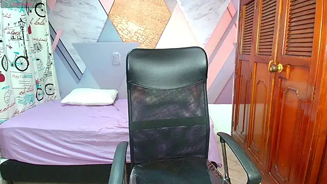 raylin escobar online show from June 10, 7:23 pm