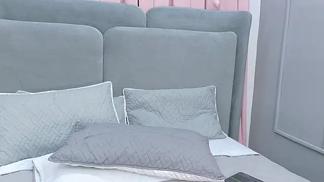 Serenne  online show from May 5, 9:51 pm