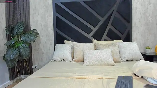 Hillary myerss  online show from June 15, 5:46 pm