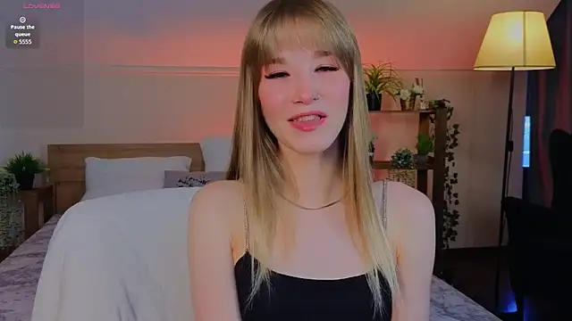 MilliBrownn online show from May 1, 3:21 am