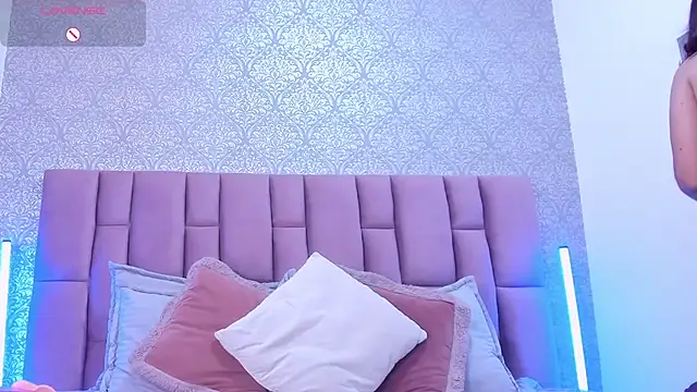 DianaRed  online show from August 5, 8:59 pm