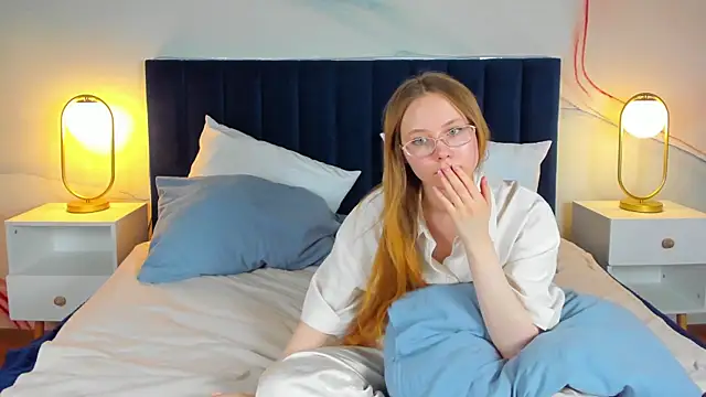 FloraLarsson online show from June 3, 2:33 pm