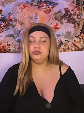 CurvyDusa online show from May 11, 7:00 pm