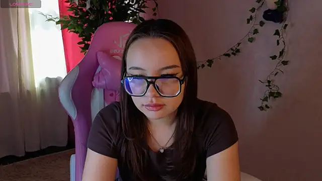 Eva Cutties online show from April 30, 9:25 am