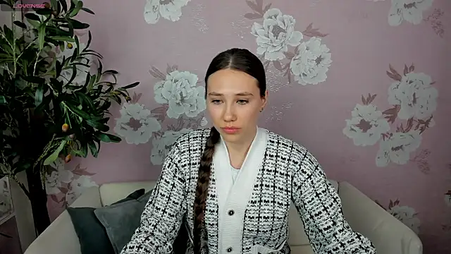 FreddaCordaro online show from April 30, 12:10 pm