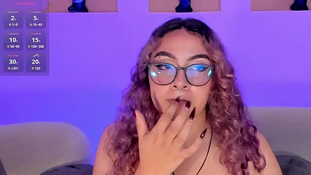 LoiseHarper online show from May 22, 4:32 am