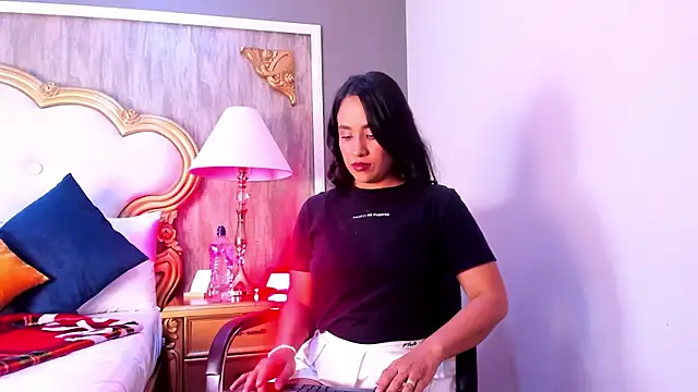 emilly sweett online show from August 5, 7:53 pm
