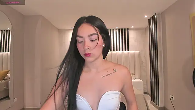 SophieKiss1 online show from May 22, 7:12 pm
