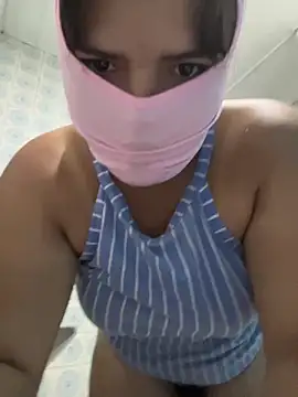 Emma bom online show from May 19, 7:32 pm