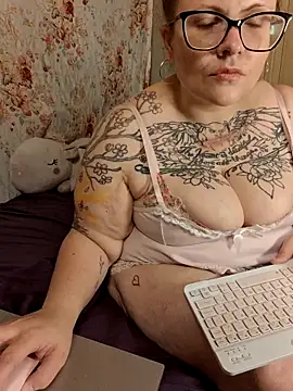 leighlamarie online show from May 19, 4:52 am