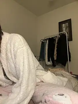 daisycollins online show from May 6, 12:42 pm