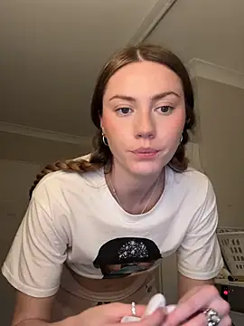 daisycollins online show from May 21, 12:58 pm