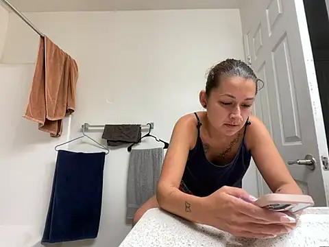 Baybeecakes online show from May 17, 4:00 am