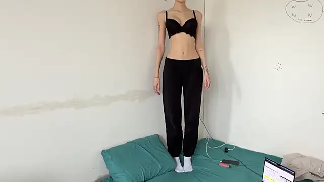 Somelia Mak online show from May 3, 1:25 pm