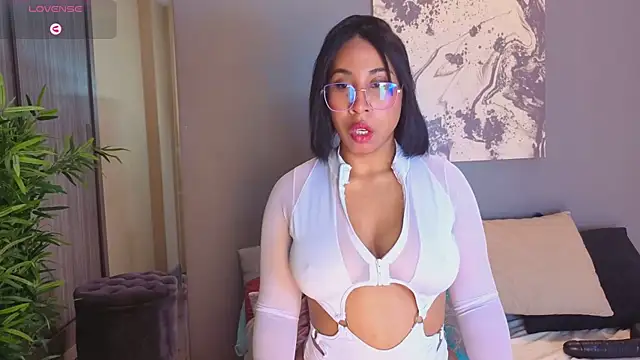 Karlie moore  online show from June 4, 2:43 pm
