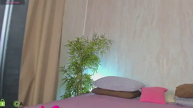 Nikki Mi1k online show from August 2, 5:27 pm