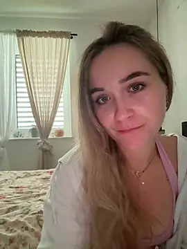 LillyStarr online show from July 4, 4:25 pm