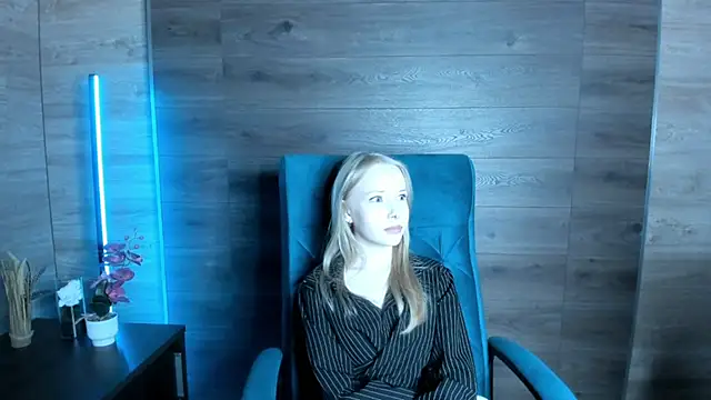 LovvieLov online show from May 5, 4:54 pm