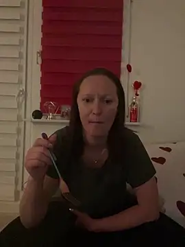 LindaLee90 online show from June 8, 10:42 pm