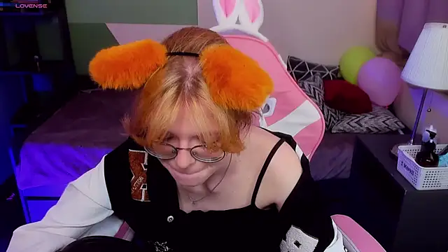 FoxxyyPolly online show from June 7, 7:15 am