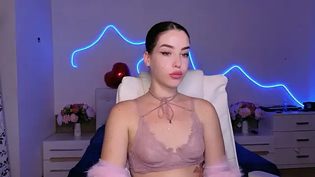 MaddiePerez online show from June 4, 5:06 pm