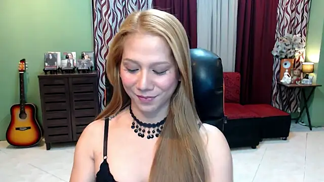 dreamgirlHILARY online show from April 29, 3:21 am