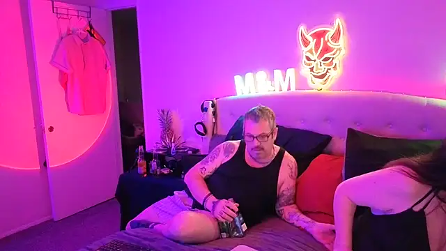DreamyCouple11 online show from May 11, 6:05 pm