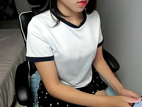 Linh smile  online show from June 30, 2:16 pm