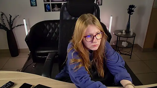 lanafitch online show from June 15, 1:22 pm