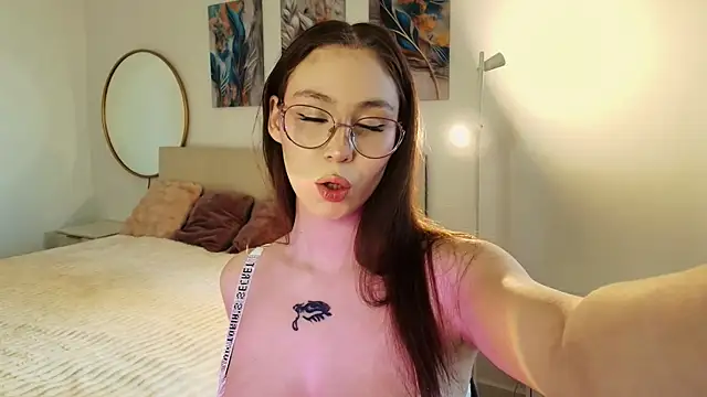 venus vera online show from May 19, 9:27 am