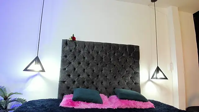 Violet Luxee online show from May 14, 8:36 pm