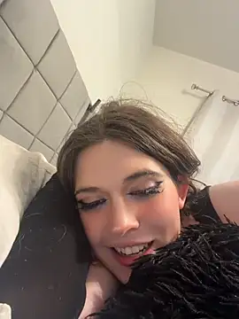 cutypiefull online show from July 1, 2:33 am