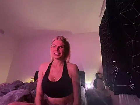 Hailey amour online show from May 18, 9:10 pm