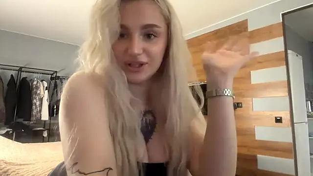 TiffanieSluyter online show from May 17, 3:11 pm