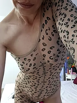 KittyDesiree online show from May 22, 5:11 pm
