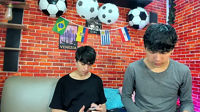 Hoot boyss  online show from June 18, 7:52 pm