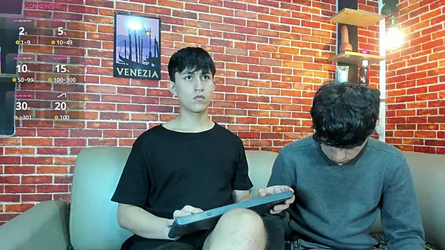 Hoot boyss  online show from May 19, 8:05 pm