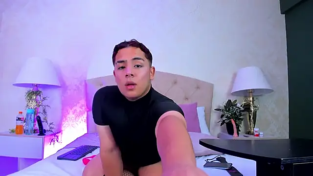 Darian laforteza online show from May 19, 7:21 pm
