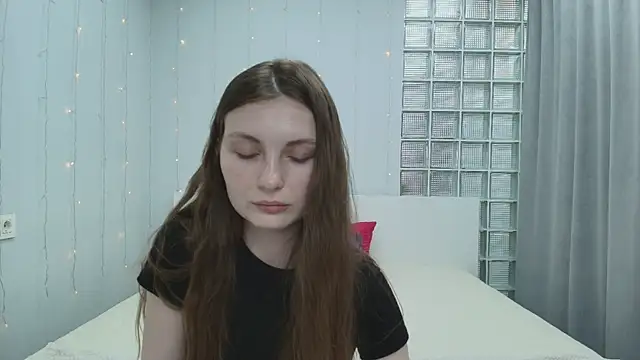 Shyly  Lisa online show from June 13, 3:04 am