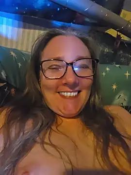 Izzylove47 online show from July 13, 9:15 pm