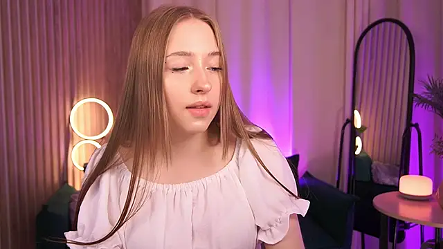 EvelinRoyce online show from May 21, 1:42 pm