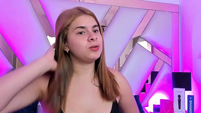 AliceCruzz online show from June 7, 1:07 pm