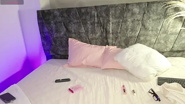 MadisonCollinss  online show from July 6, 12:10 pm