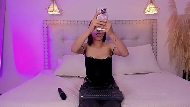 Nicole vega18 online show from May 18, 1:28 pm