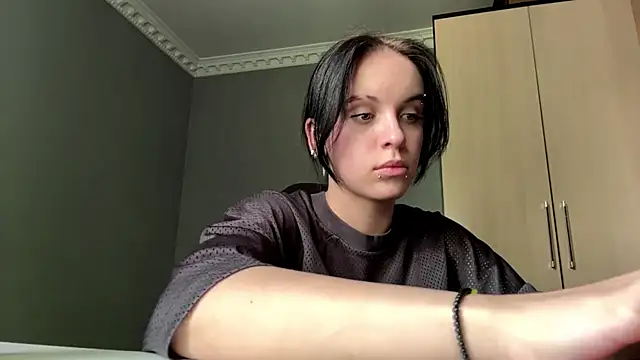 illiebilish online show from May 21, 8:01 am