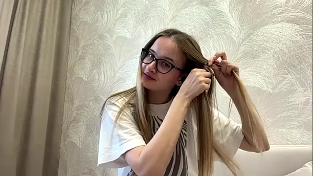 CherryMayss online show from May 18, 12:00 pm