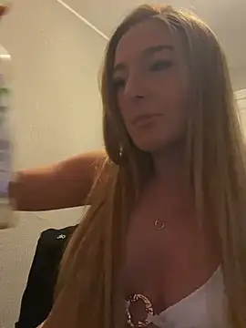 Annasouthx online show from May 18, 11:22 pm