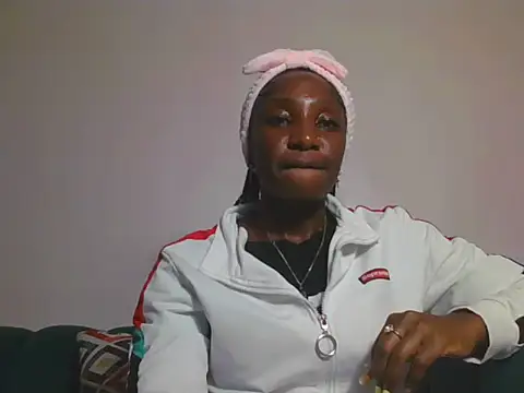 Hornycammy23 online show from June 13, 8:28 pm